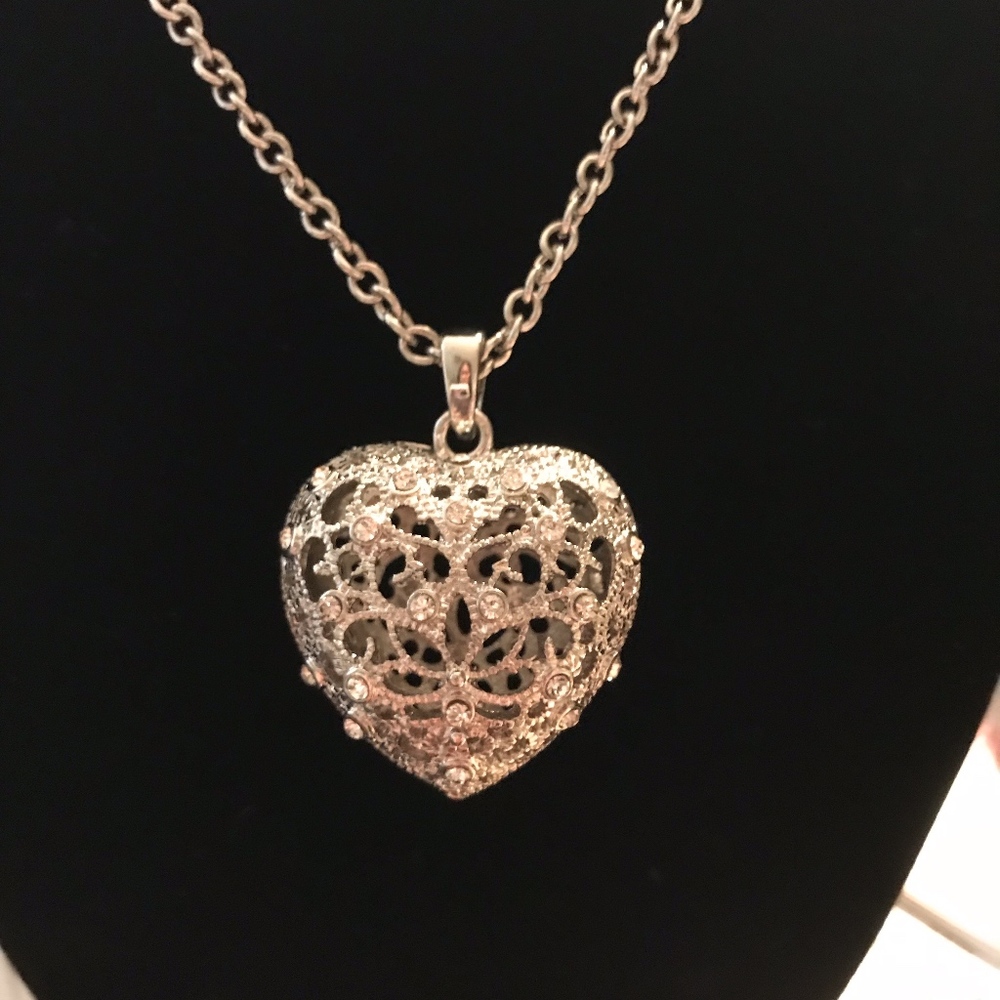 3/$12 Silver heart necklace with diamond accents